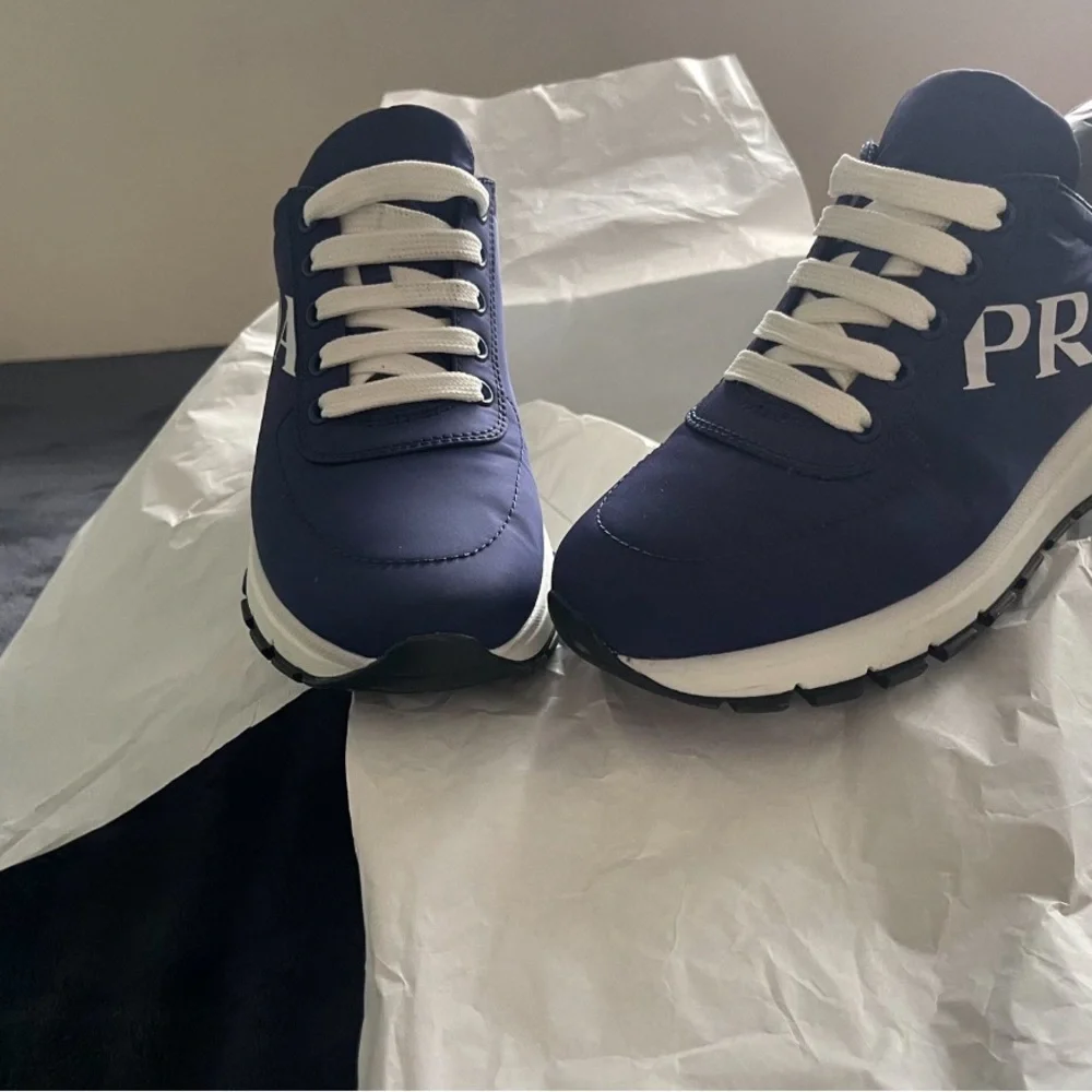 Size 38 women’s Prada nylon sneakers - Picture 3 of 6